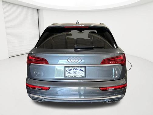 Daytona Gray Pearl Effect 2024 Audi Q5 45 S line quattro Premium