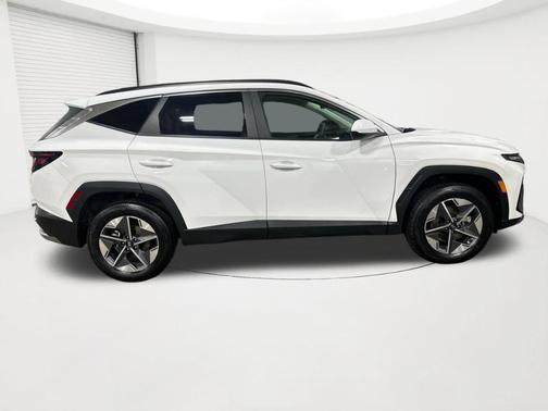 White Pearl 2025 Hyundai TUCSON SEL