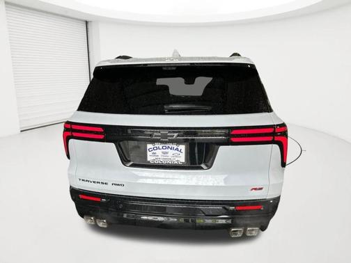 Polar White 2026 Chevrolet Traverse RS