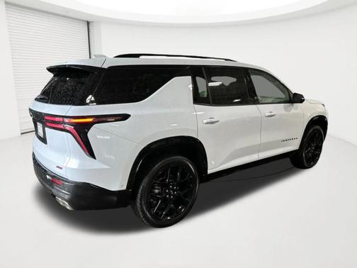 Polar White 2026 Chevrolet Traverse RS
