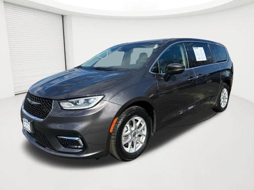 Granite Crystal Clearcoat Metallic 2023 Chrysler Pacifica Touring-L