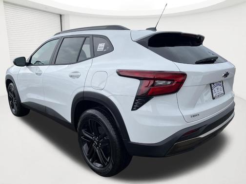 Summit White 2026 Chevrolet Trax ACTIV