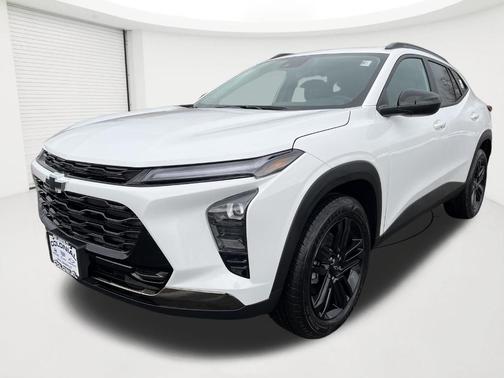 Summit White 2026 Chevrolet Trax ACTIV