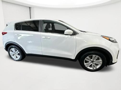 Clear White 2018 Kia Sportage LX