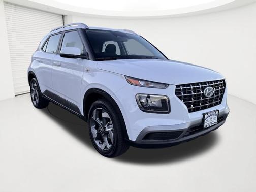 Lunar White 2025 Hyundai VENUE SEL