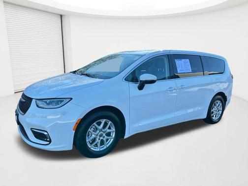 Bright White Clearcoat 2023 Chrysler Pacifica Touring-L