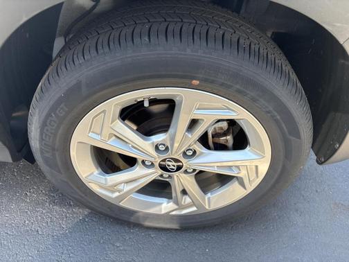 Lunar White 2023 Hyundai KONA SEL