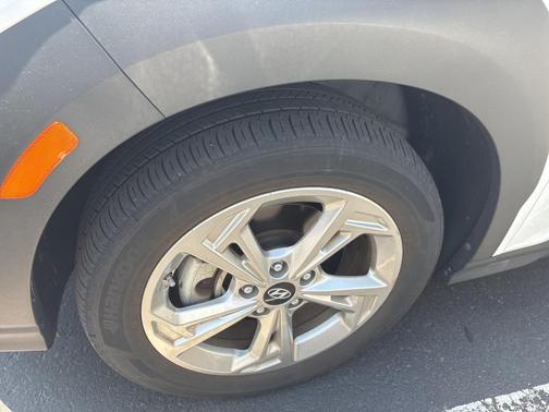 Lunar White 2023 Hyundai KONA SEL