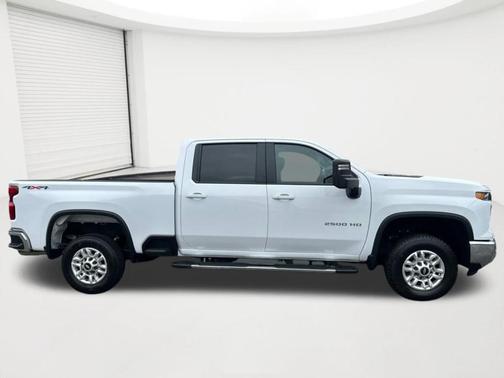 Summit White 2025 Chevrolet Silverado 2500 LT