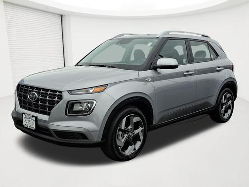 Shimmering Silver 2025 Hyundai VENUE SEL