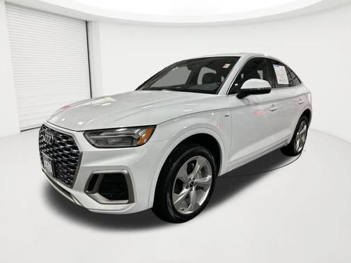 Glacier White Metallic 2024 Audi Q5 45 S line quattro Premium