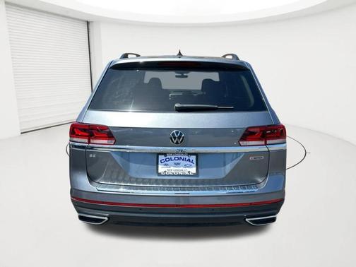 Platinum Gray Metallic 2022 Volkswagen Atlas 2.0T SE