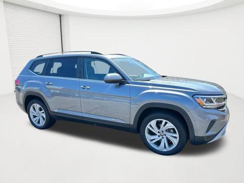 Platinum Gray Metallic 2022 Volkswagen Atlas 2.0T SE