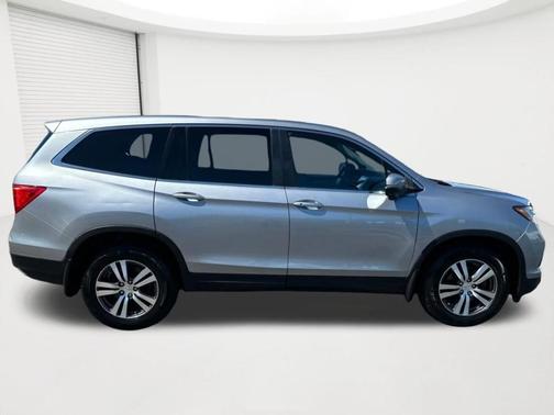 Silver 2018 Honda Pilot EX