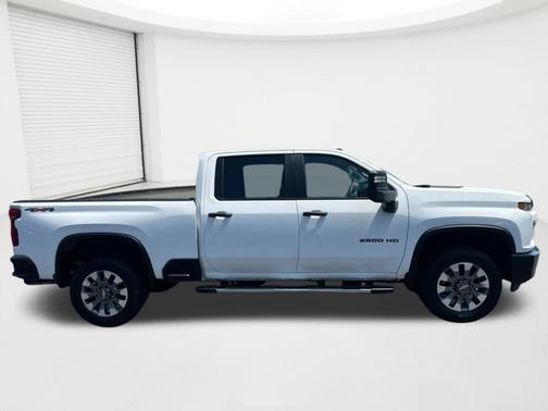 Summit White 2023 Chevrolet Silverado 2500 Custom