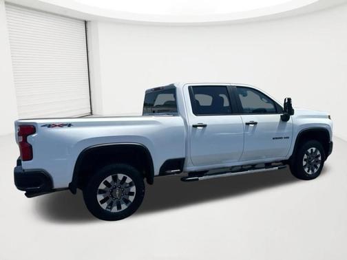 Summit White 2023 Chevrolet Silverado 2500 Custom