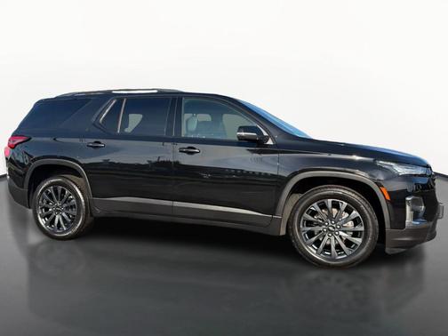 Mosaic Black Metallic 2023 Chevrolet Traverse RS