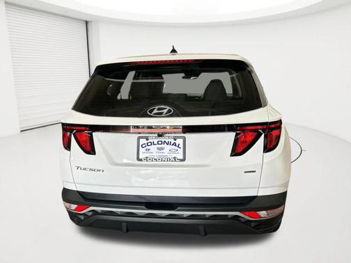 White Pearl 2024 Hyundai TUCSON SE