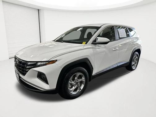 White Pearl 2024 Hyundai TUCSON SE
