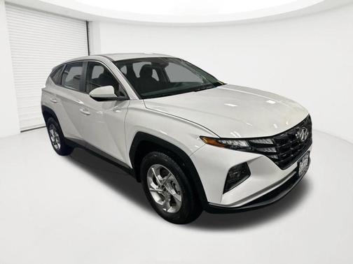 White Pearl 2024 Hyundai TUCSON SE