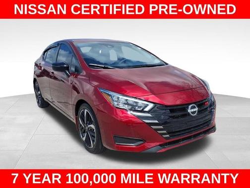 Scarlet Ember 2025 Nissan Versa 1.6 SR