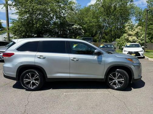 2019 Toyota Highlander LE I4