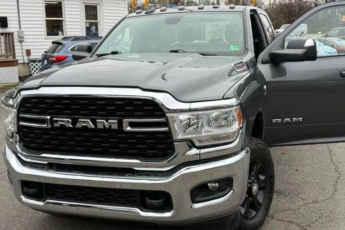 2022 RAM 2500 Big Horn Crew Cab 4x4 8' Box