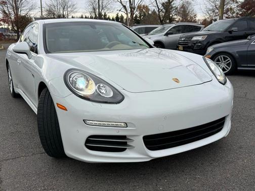 2014 Porsche Panamera 4