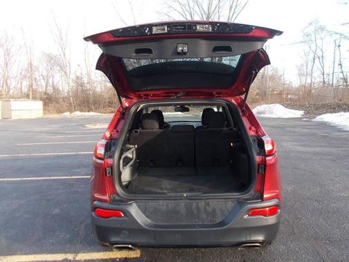 2016 Jeep Cherokee Sport