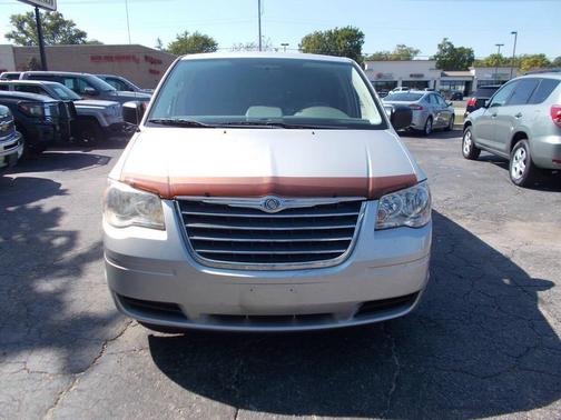 2010 Chrysler Town & Country New LX