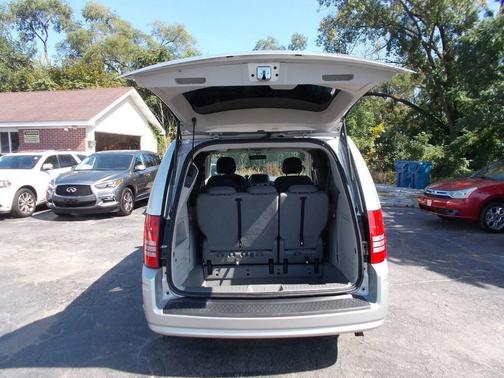 2010 Chrysler Town & Country New LX