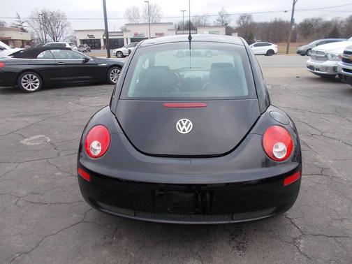 2010 Volkswagen New Beetle Final Edition