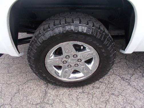 White 2011 GMC Sierra 1500 SLT