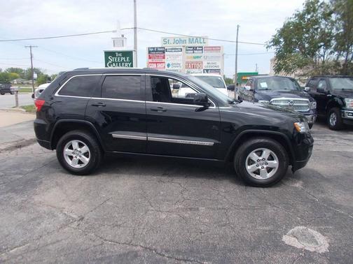 Brilliant Black Crystal Pearl Coat 2013 Jeep Grand Cherokee Laredo