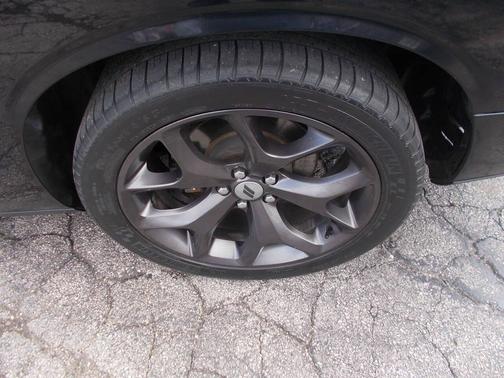 Pitch Black Clearcoat 2019 Dodge Challenger R/T