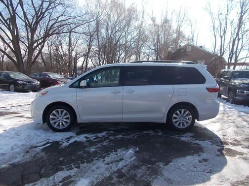 2016 Toyota Sienna XLE