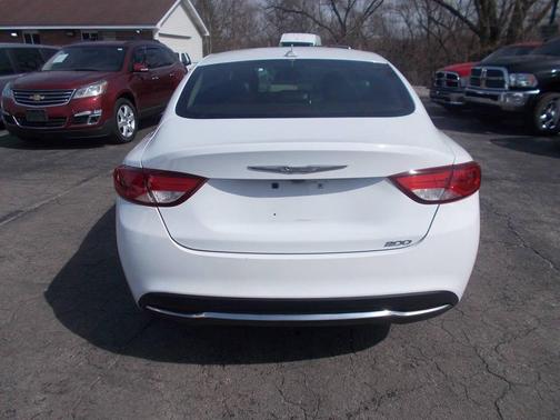 2017 Chrysler 200 Limited