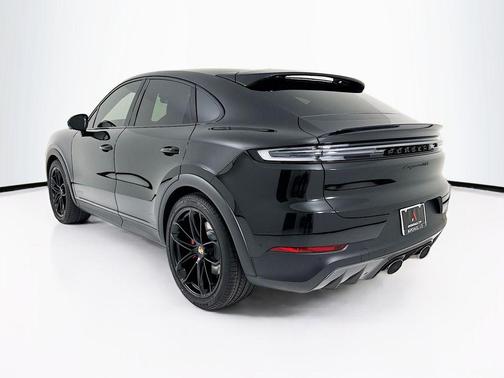 Chromite Black Metallic 2026 Porsche Cayenne GTS