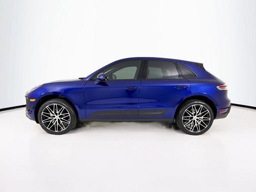 Gentian Blue Metallic 2026 Porsche Macan Macan