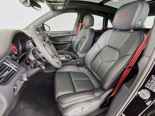Jet Black 2026 Porsche Macan Macan GTS