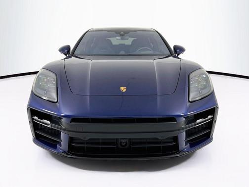 Gentian Blue Metallic 2026 Porsche Panamera GTS