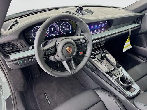 2026 Porsche 911 Carrera 4S Cabriolet