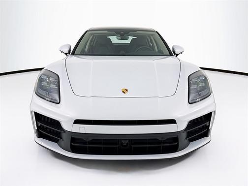 2025 Porsche Panamera 4