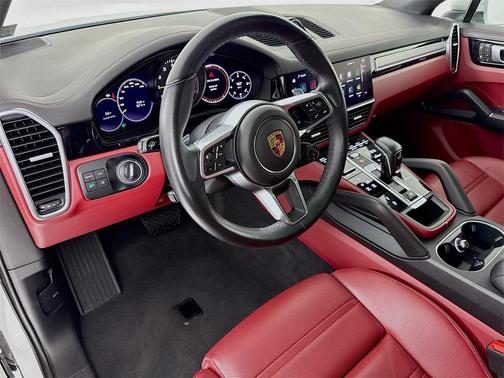 2023 Porsche Cayenne Platinum Edition