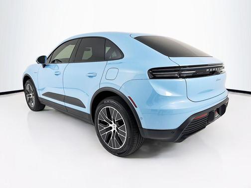 2026 Porsche Macan 