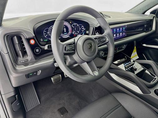 Chromite Black Metallic 2026 Porsche Cayenne Cayenne Turbo E-Hybrid