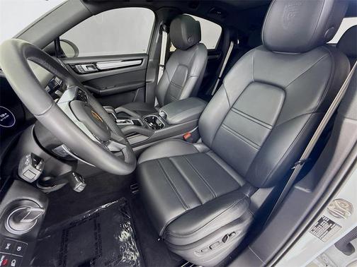 2022 Porsche Cayenne Platinum Edition