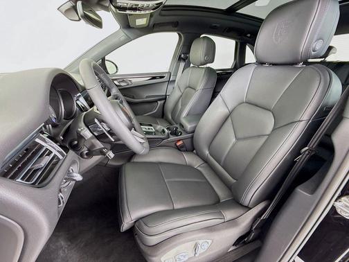 Jet Black 2026 Porsche Macan Macan
