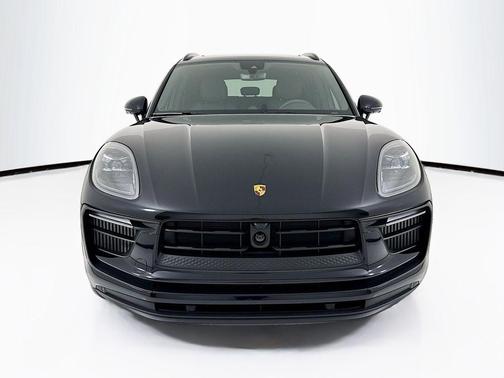 Jet Black 2026 Porsche Macan Macan