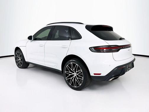 Carrara White 2026 Porsche Macan Macan